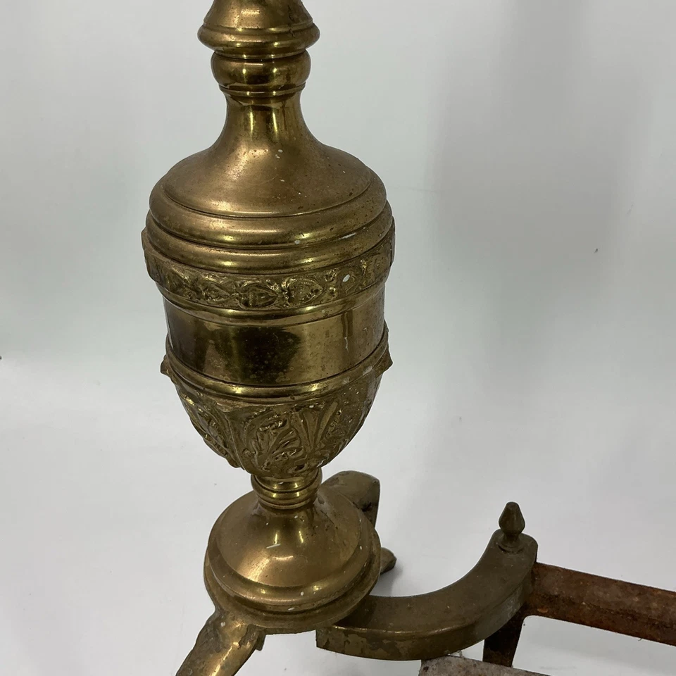 MCM Latón Federal Andirons Pesado HERMOSO Intrincado Hollywood Regency Hierro Fundido Foto 3 de 4