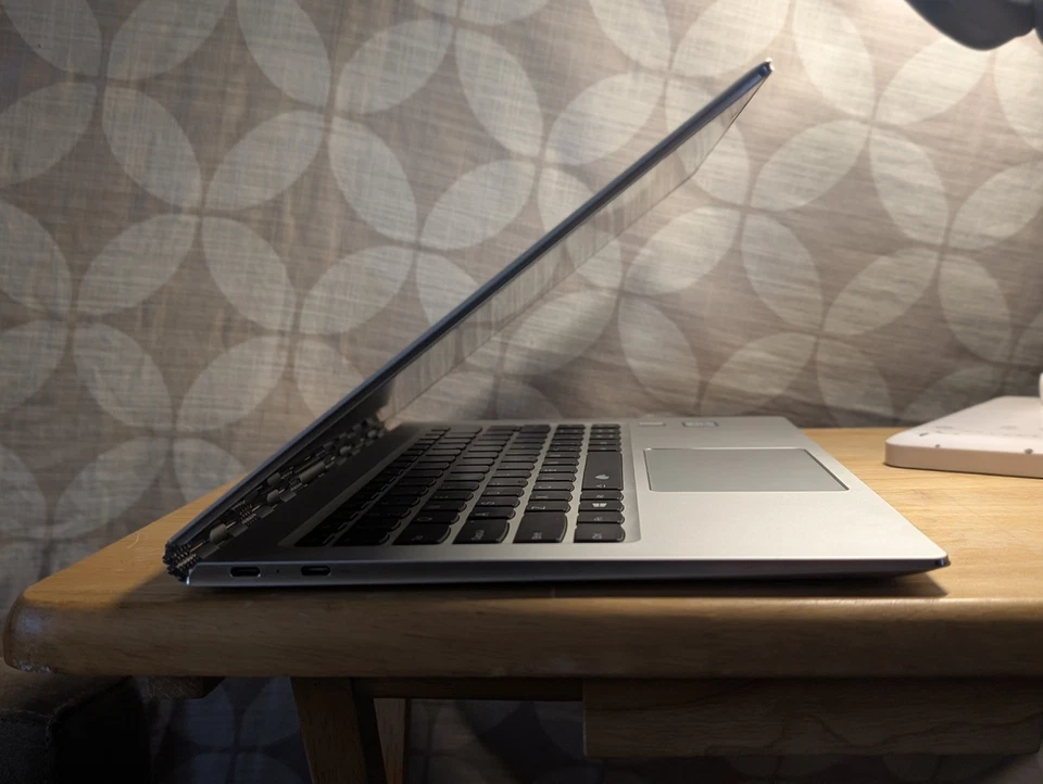 Lenovo Yoga 910 13,9 pulgadas Portátil/Tablet 2 en 1 (NUEVO 1TB SSD Y BATERÍA) Foto 3 de 4