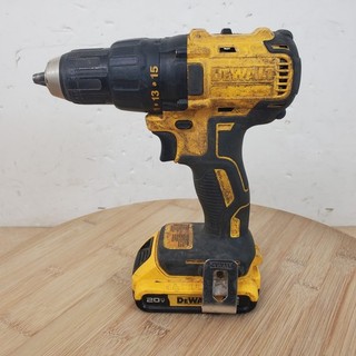 Dewalt DCD777 1/2" Brushless Cordless Drill Driver 20v DCB203 Battery