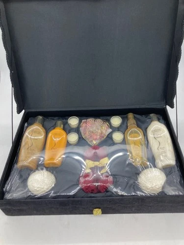 BodyTOUCHES By Delicates Limited Edition Black Tie Gift Set: Linen Spray