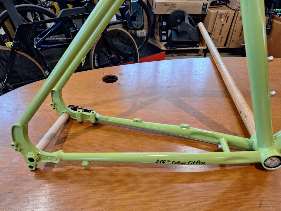 Surly Disc Trucker 50cm Pea Lime Soup Green 26er Do Everything Touring Frame - Image 4 of 4