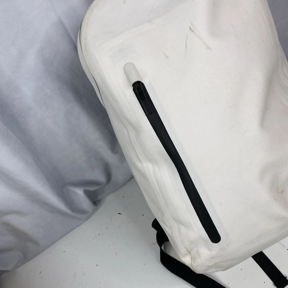 Knomo London White Laptop Backpack Bag 16" - Image 3 of 4