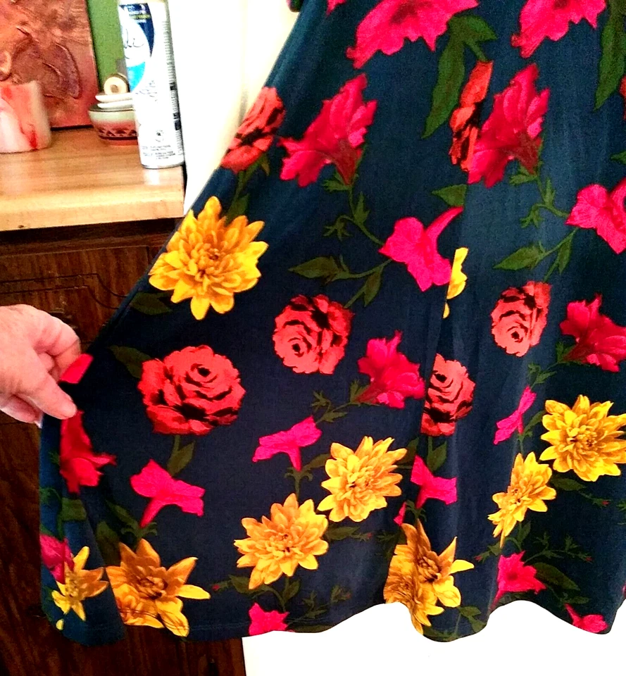 NEW SUSAN GRAVER NAVY BLUE FLORAL LIQUID KNIT SWING DRESS WITH BEAD DETAIL 2X - Image 3 of 4