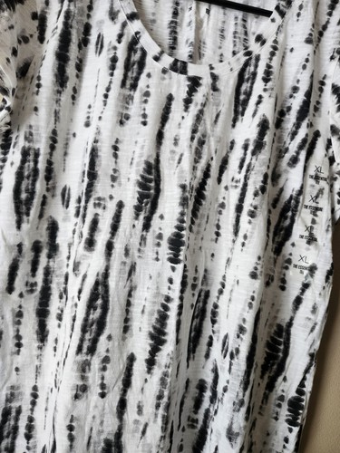 The Essential Tee Women's White and Black Tie Dye Shirt Size XL- NEW- - Picture 3 of 4