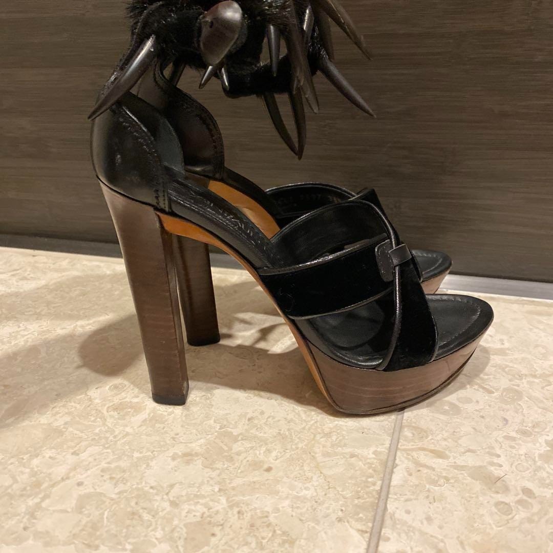 YVES SAINT LAURENT sandali con tacco alto plateau velluto pelliccia nero