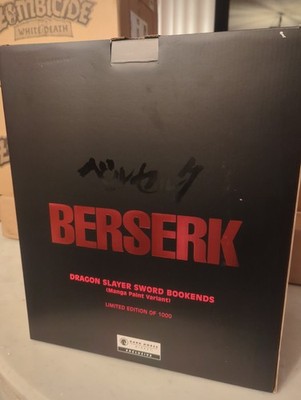 Berserk: Dragon Slayer Sword Bookends Manga Paint Version Dark Horse 802/1000