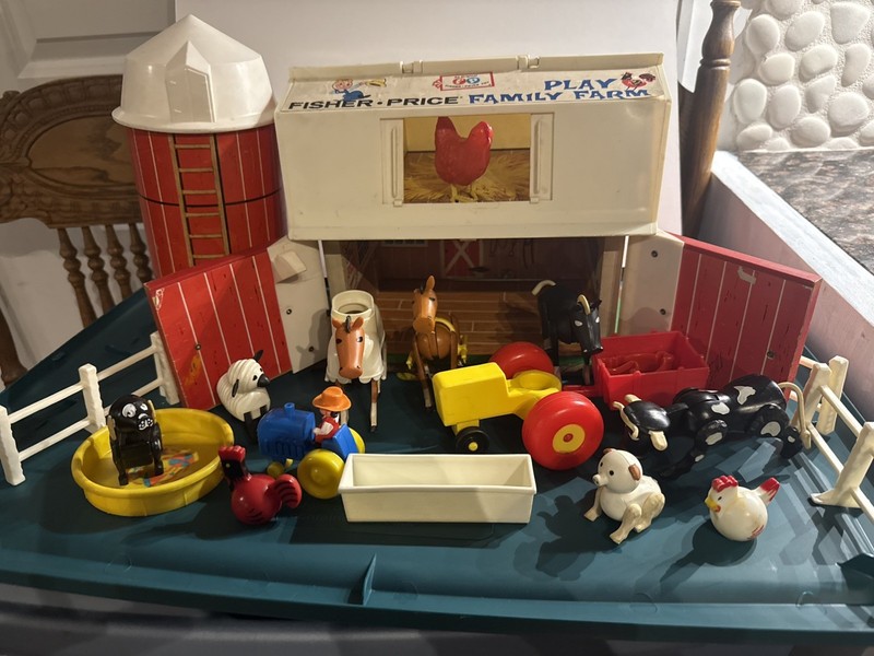 VINTAGE FISHER PRICE ORIGINAL LITTLE PEOPLE PLAY FAMILY FARM BARN + EXTRAS #915