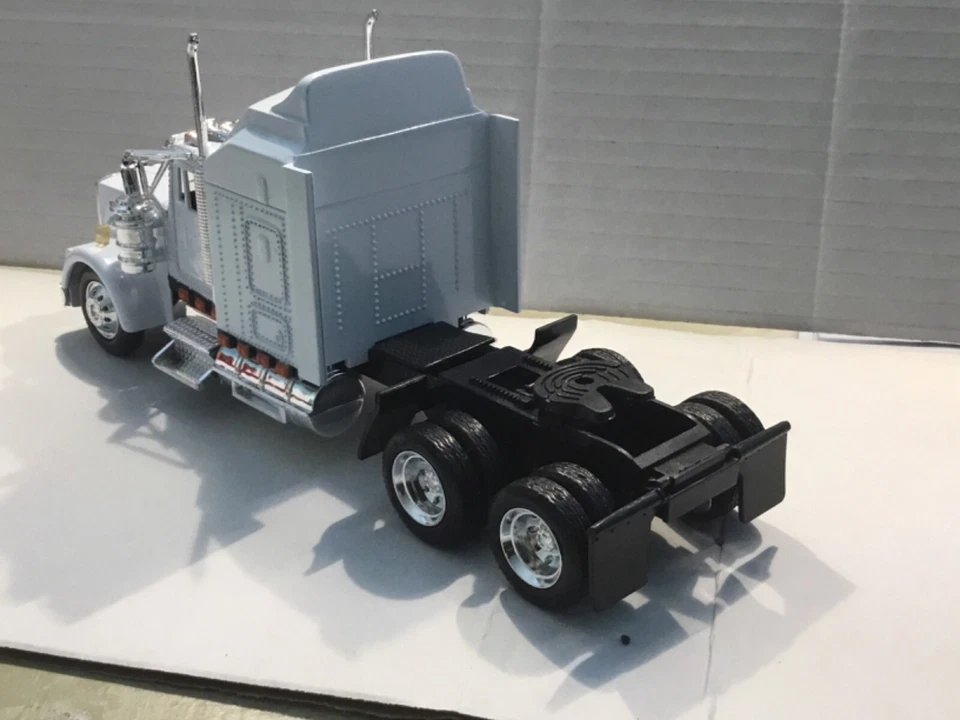 Tractor y remolque Kenworth W900 de NEWRAY escala 1/43 nuevo RARO gran detalle Foto 4 de 4