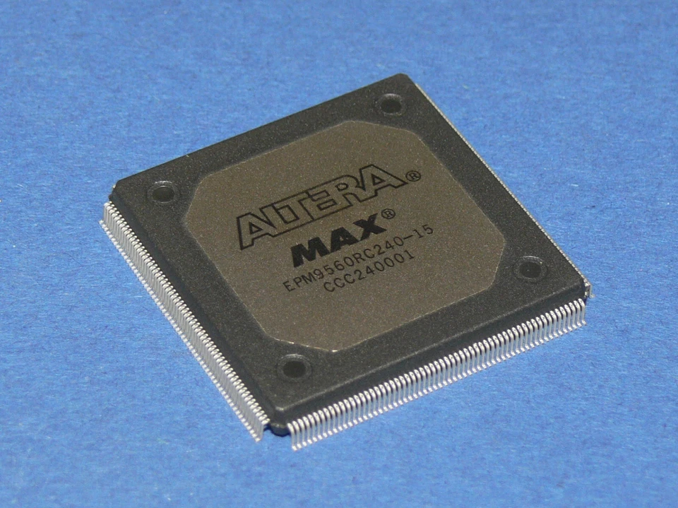 ALTERA EPM9560RC240-15 Complex Programmable Logic Device (CPLD)