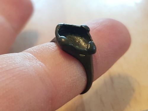 Lovely VR Roman silver ring missing stone/glass?. Please read description. L121f