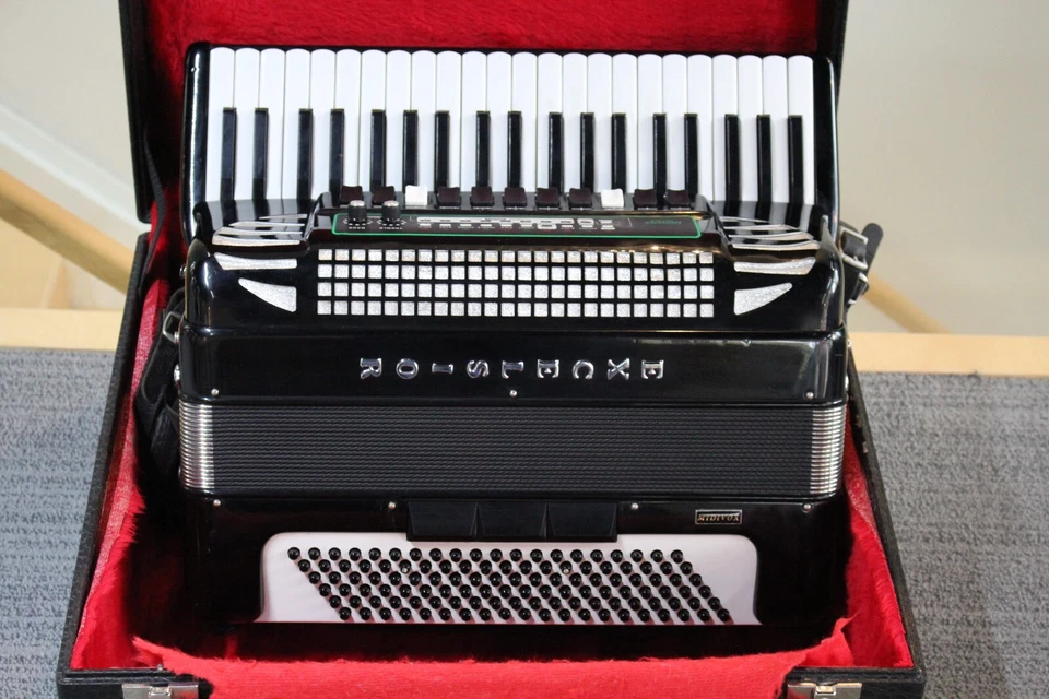 Vintage Excelsior Midivox Serie II Model 320 M Made in Italy Piano Accordion - Image 2 of 4