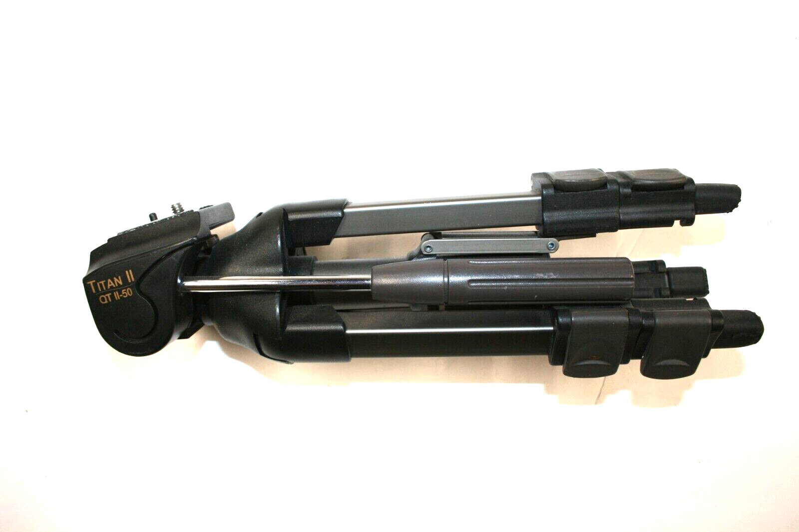 QUANTARAY TITAN QT II-50 Up to 17” Camera Tabletop Tripod in excellent condition
