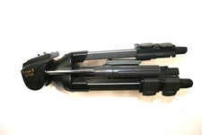 QUANTARAY TITAN QT II-50 Up to 17” Camera Tabletop Tripod in excellent condition