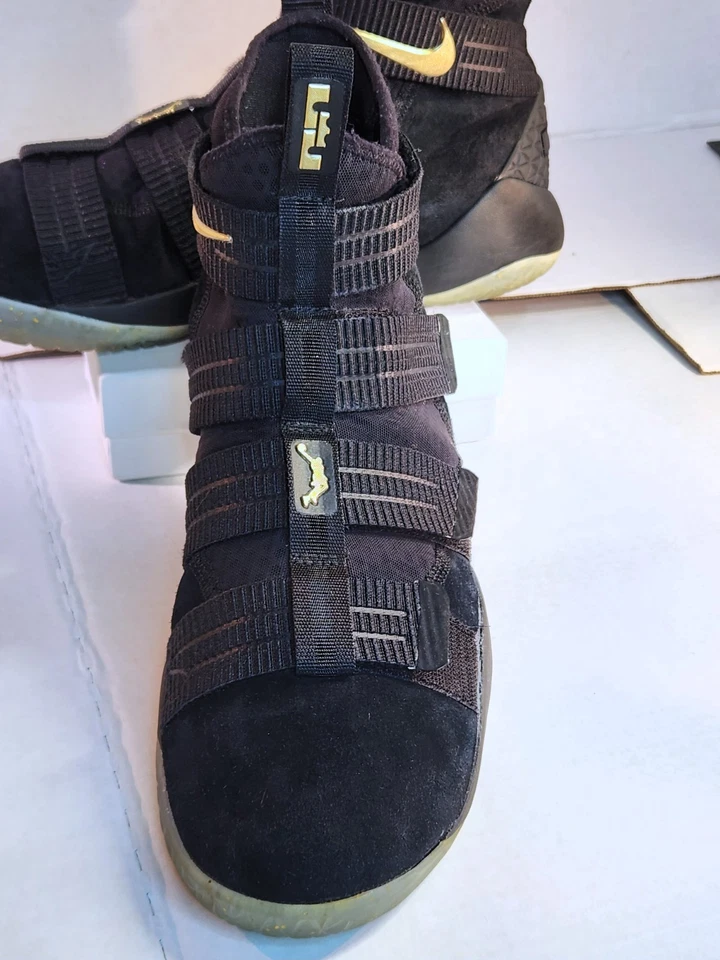 Nike LeBron Zoom Soldier 11 Negro Dorado Talla 12.5 Foto 2 de 4