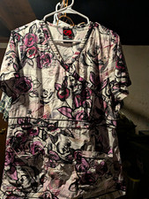 eckored Women's L Purple Gray Black Floral V-Neck Scrub Top Pockets