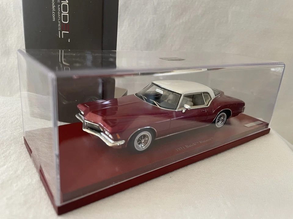 1971 Buick Riviera TSM114332 1:43 Scale Resin Model Red w/White Hardtop NIB - Image 2 of 4