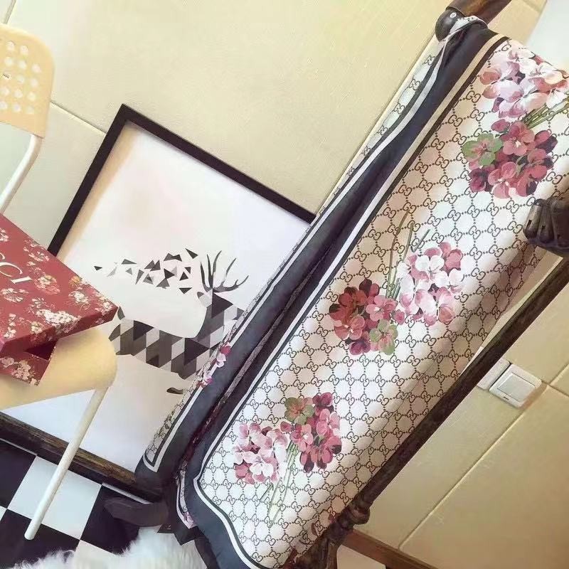 SCARF GUCCI 100% SILK AUTHENTIC BLACK BEIGE FLOWE… - image 3