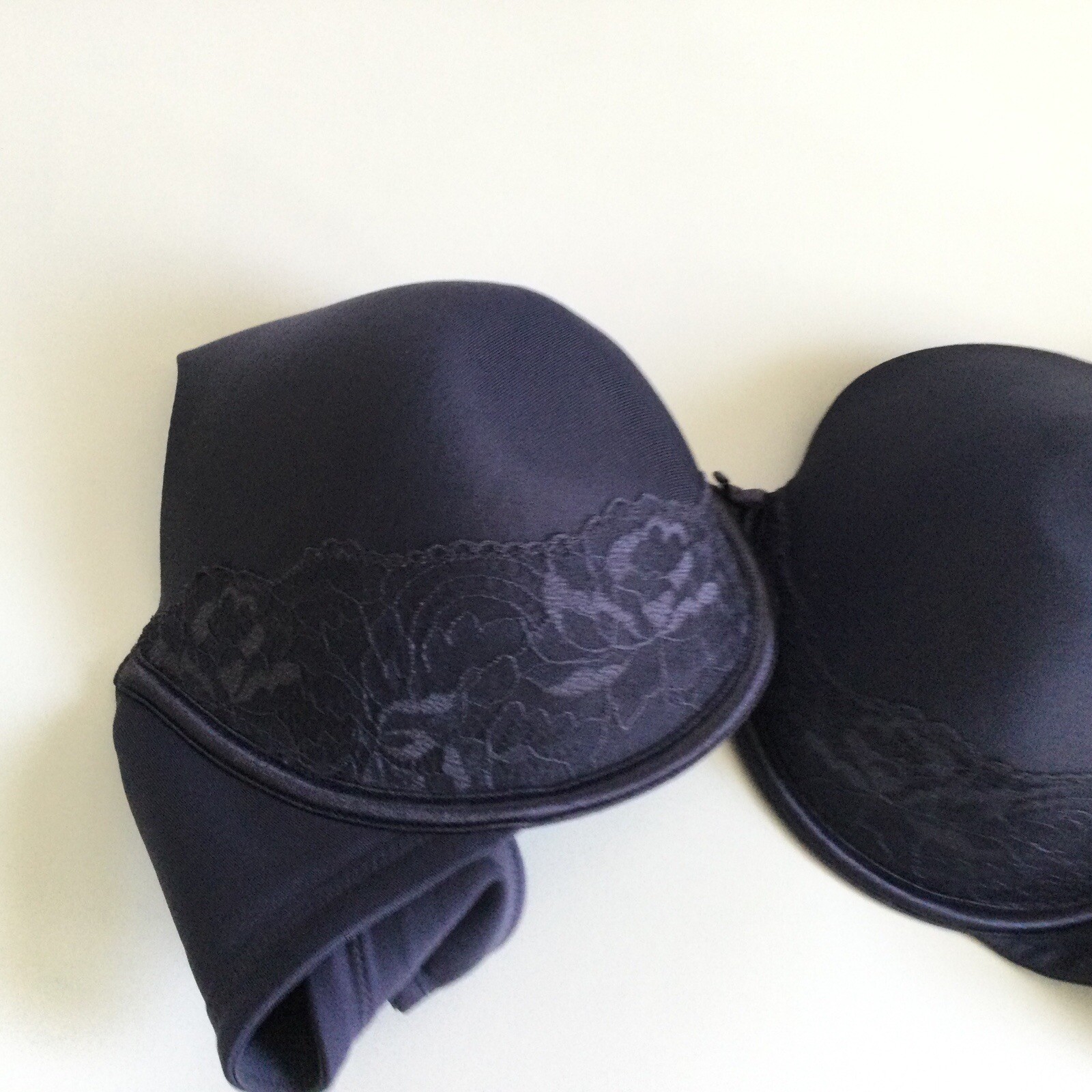 Vanity Fair Full Coverage Underwire Bra Size 38DD… - image 4