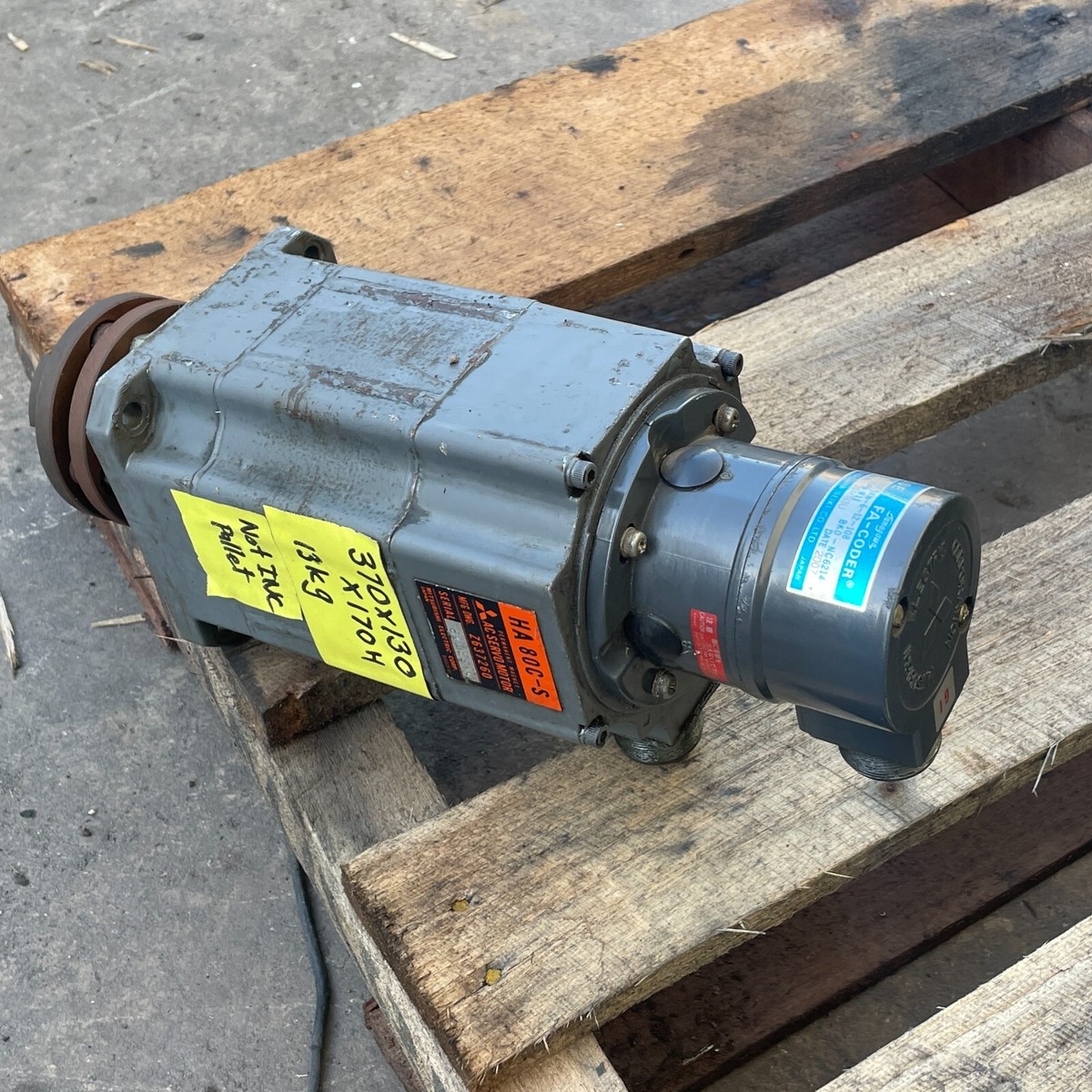MITSUBISHI AC SERVO MOTOR HA 80C-S Z637260 FA-Coder ex Mazak MITSUBISHI AC SERVO MOTOR HA 80C-S Z637260 FA-Coder ex Mazak