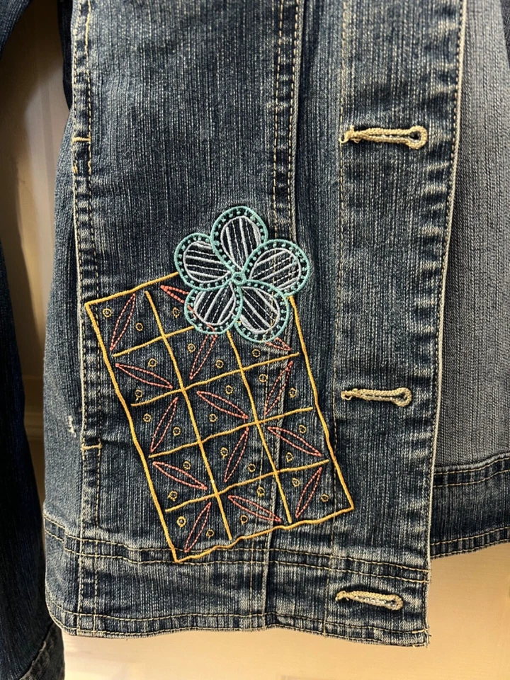 BLASSPORT 女式刺绣蓝色牛仔裤弹力夹克小号 S 码 — 第 2/4 张图片