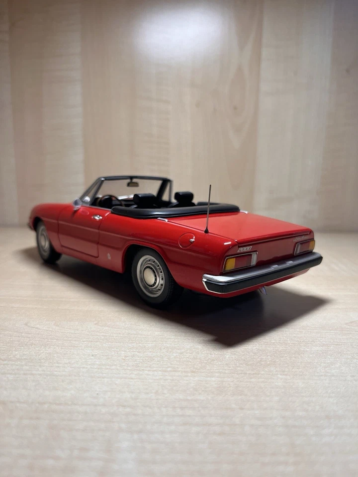 ALFA ROMEO 2000 Spider Duetto Minichamps ROSSO 1:18 - Immagine 3 di 4