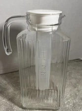 Vintage Luminarc Clear glass Water Pitcher w/lid and infuser Arc France(496)