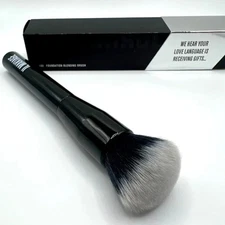 IL MAKIAGE FOUNDATION BLENDING BRUSH #100 New in Box