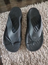 Image of Crocs Women's 10 Platform Flip Flops Getaway Sandals Black Beach