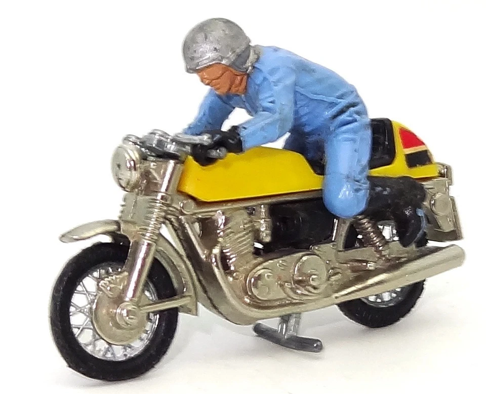 GRAN Bretaña no. 9671 - MOTO Y PILOTO NORTON COMMANDO Foto 2 de 3