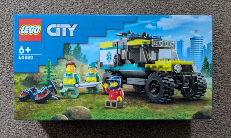 LEGO 4x4 Off Road Ambulance Rescue (40582) Brand New