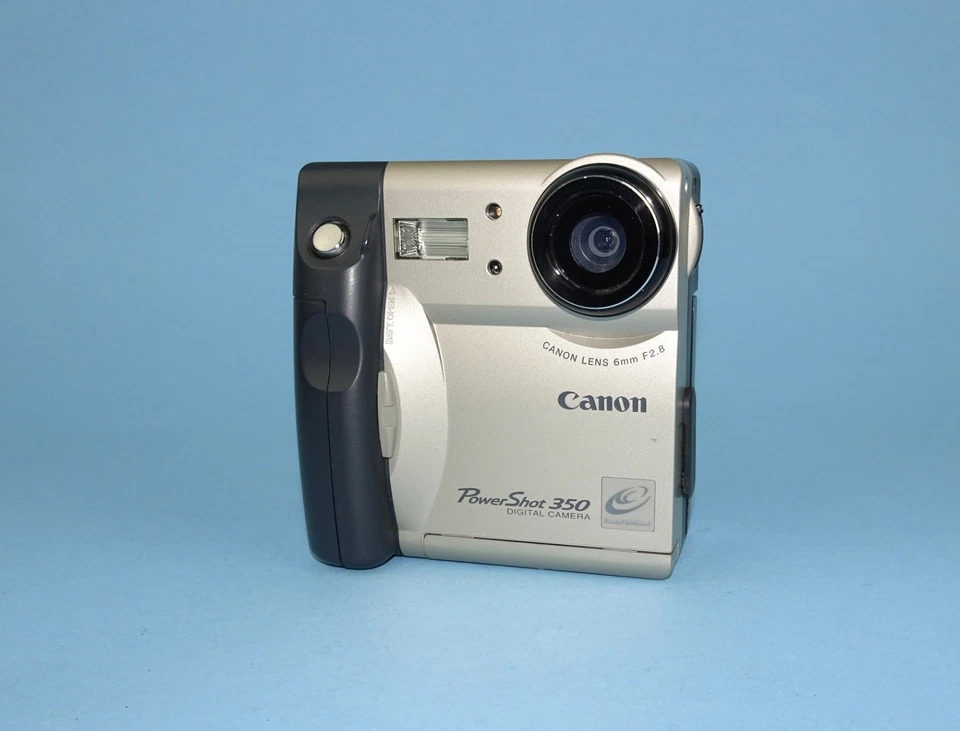 Interesting early digital camera. 1997 Canon PowerShot 350 - near mint condition - Image 2 of 4