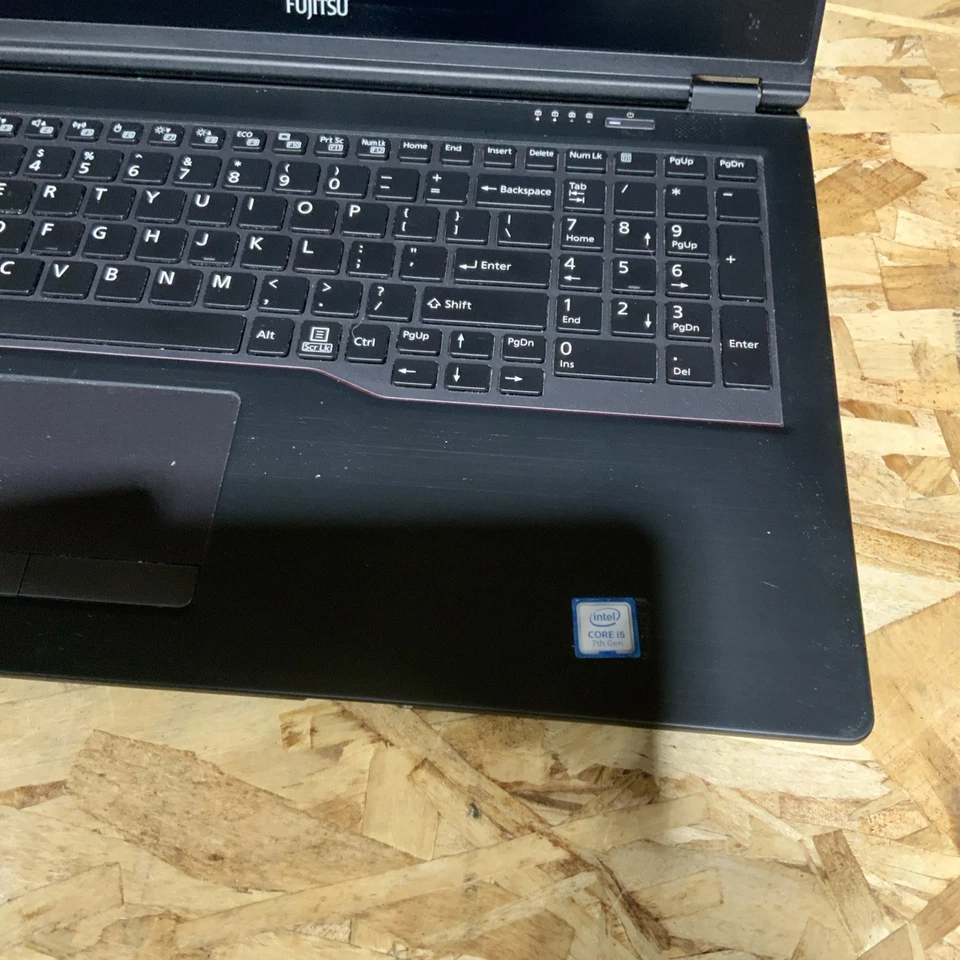 Fujitsu U757 i5-7200U Touch 8 GB DDR4 128GB NVME Win 11 15.5" B103 - Image 3 of 4