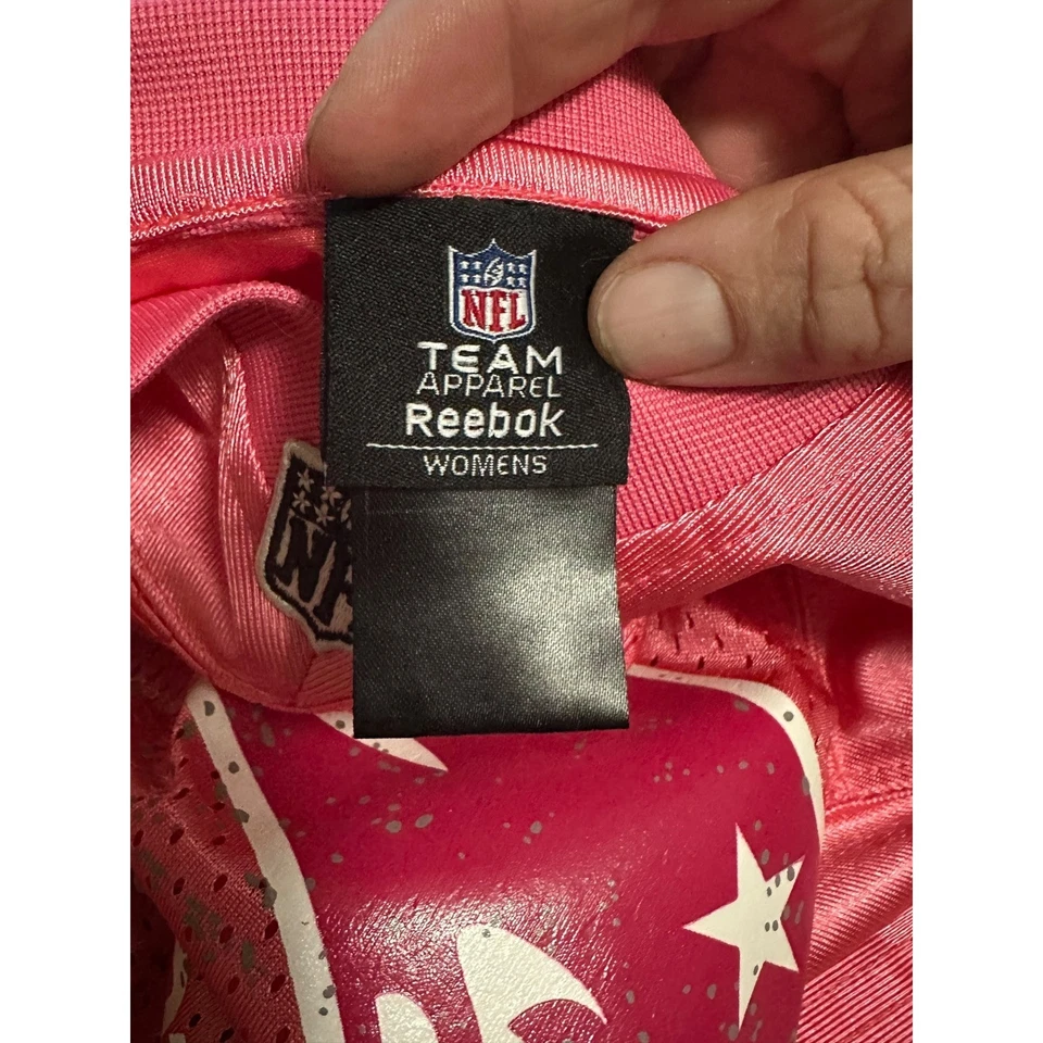 Camiseta de fútbol Reebok rosa para mujer de los New England Patriots NFL Foto 4 de 4