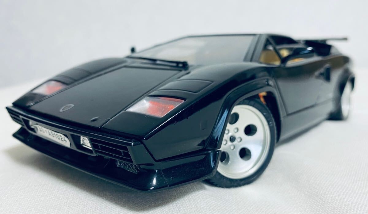 ブラーゴ　Bburago Lamborghini Countach (1988) 1988 Lamborghini Countach 1:18 Diecast Model Bburago - YouTube
