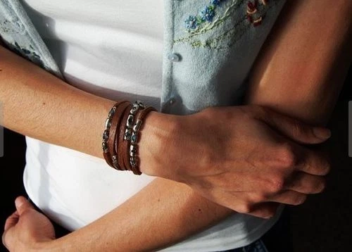 Pulsera de cuero de cristal Swarovski para mujer | Wind River | Brazalete de plata de ley Foto 2 de 4