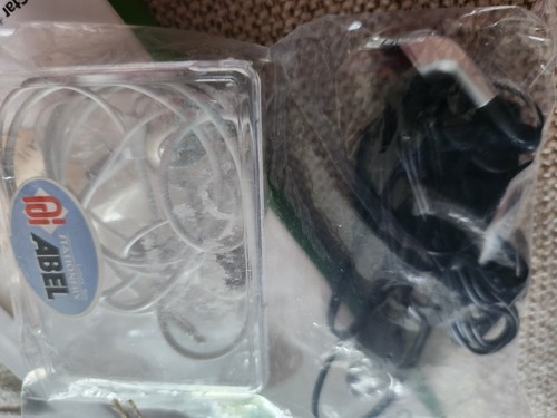 Belkin 5 Port Multi Function Headset Connector And Extra Earbuds - Photo 3 sur 5