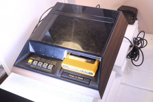 1976 Console de jeu vidéo Fairchild Camera & Instrument Corp. FVE 100 non testée - Photo 1/22