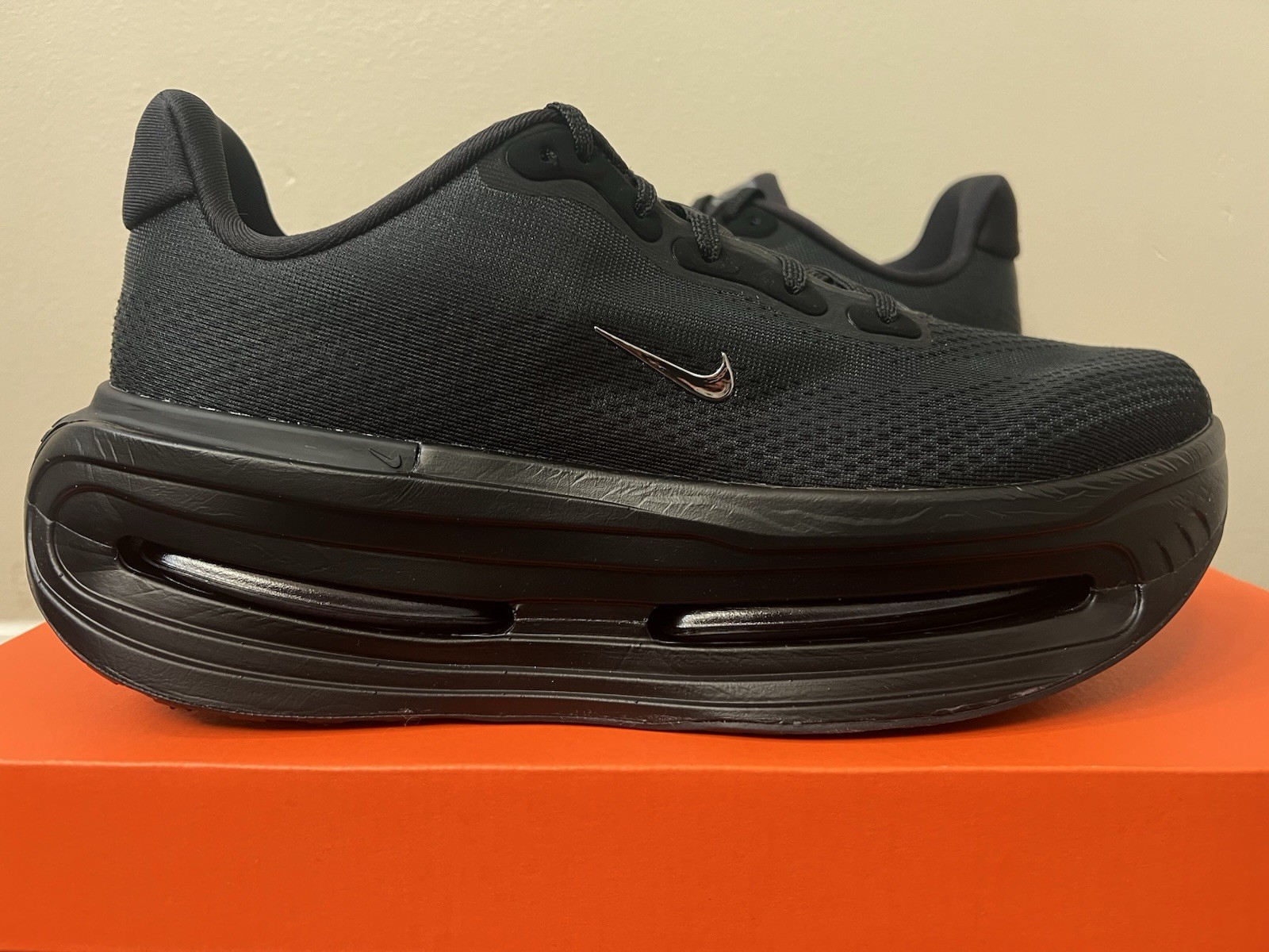 Nike Vomero Premium SP Black White IQ0627-001 Mini Swoosh