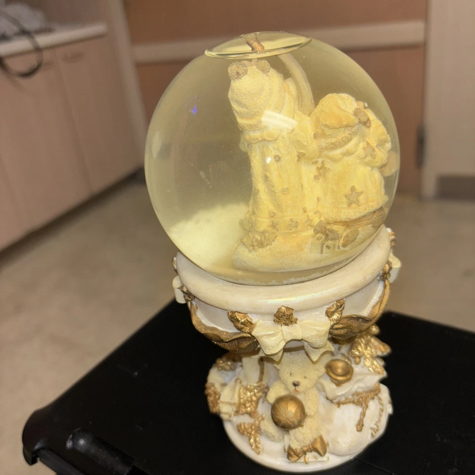 Vintage Christmas Holiday Santa Claus Pedestal Snow Globe Gold And White Rare - Изображение 4 из 4