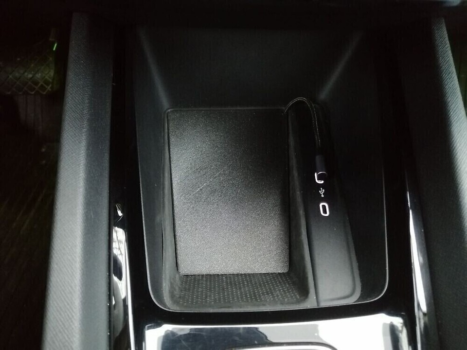Qi Wireless Charging Station For Skoda Octavia Mk4 IV – OEM Style, Black