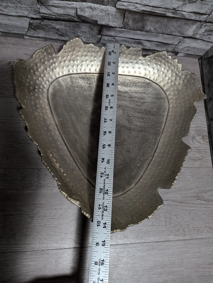 Bandeja de metal brutalista de aluminio martillado de colección de 15" decoración industrial arte escultura Foto 3 de 4