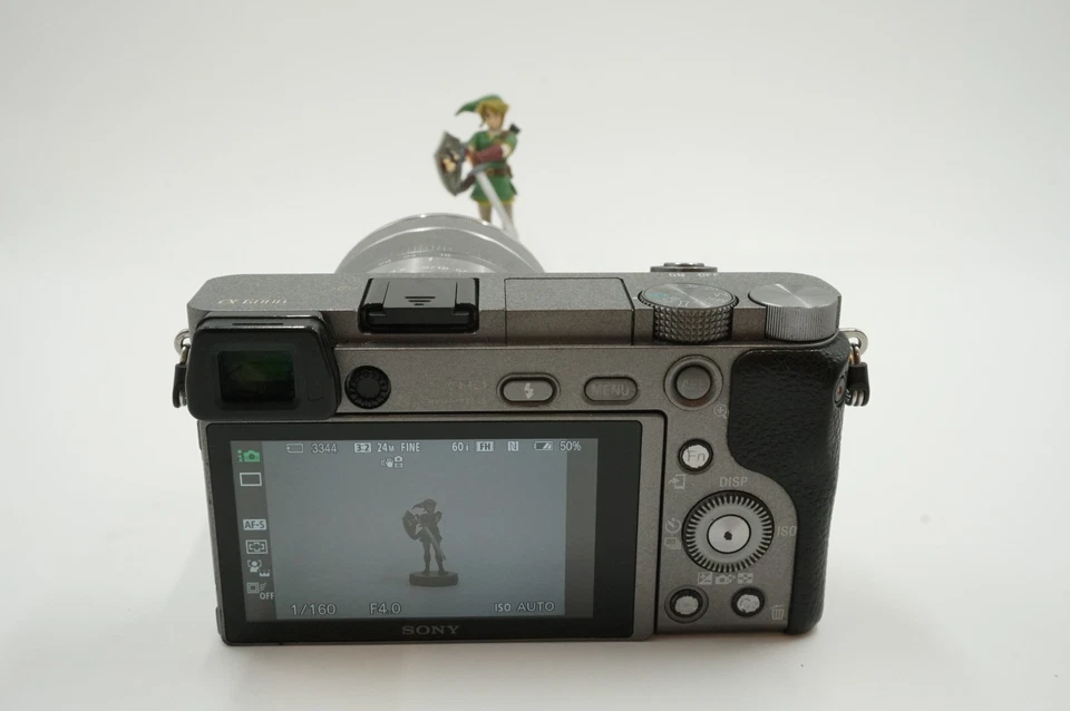 Sony Alpha a6000 gris graphite avec carte SD objectif SEL1855 18-55 mm OSS... - Photo 3/4