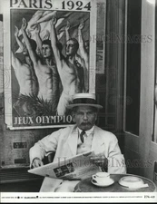 1981 Press Photo Actor at Cafe in "Chariots of Fire" Movie Scene - hcq29509
