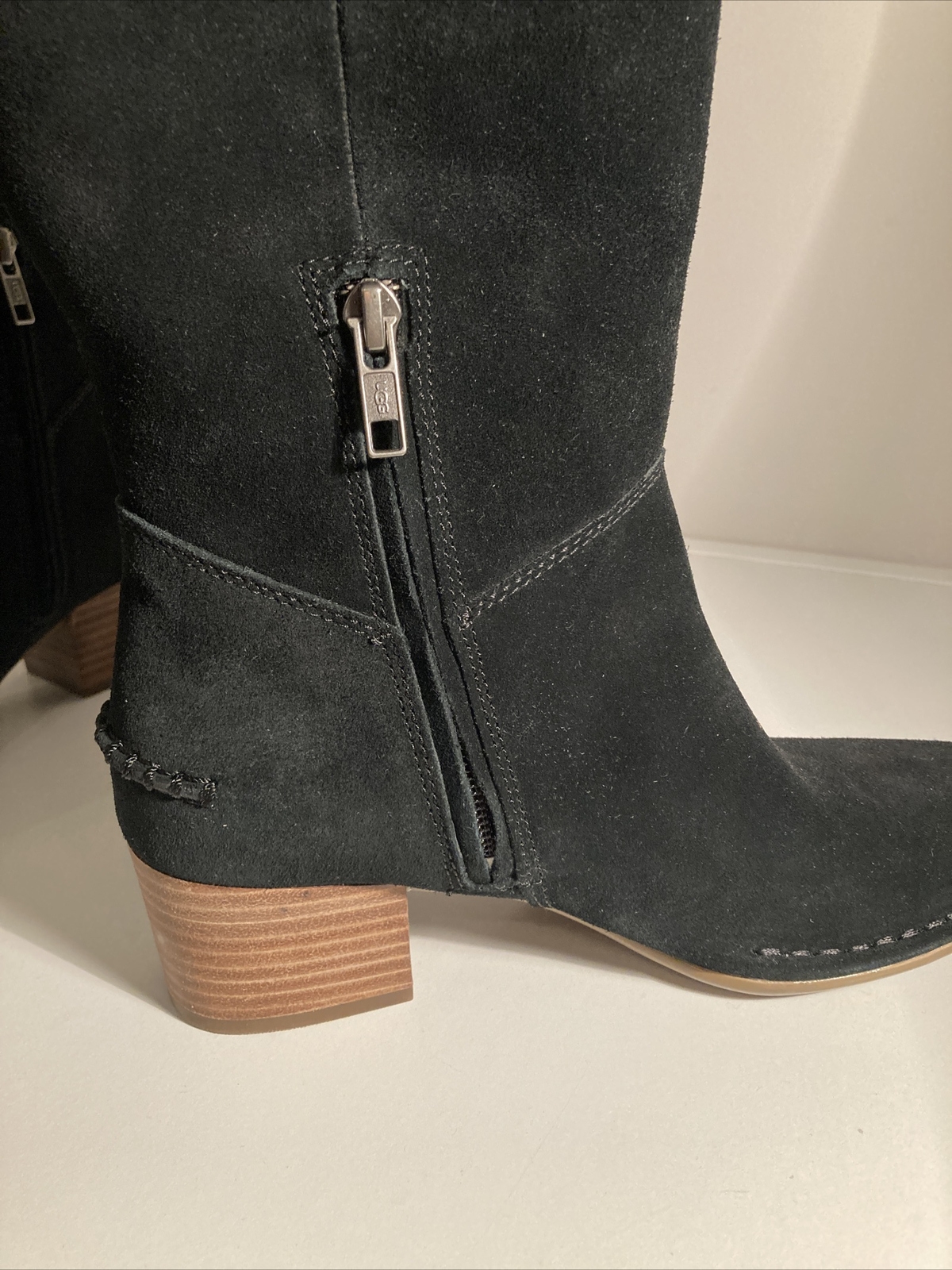 Women’s UGG Arana Boots. Black. UK 4. BNIB. RRP £195 image 4