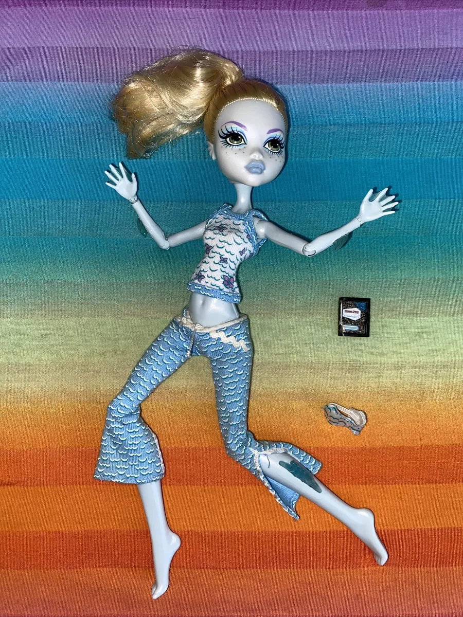 Monster High----*Lagoona Blue* Dead Tired Hydration Station---Doll