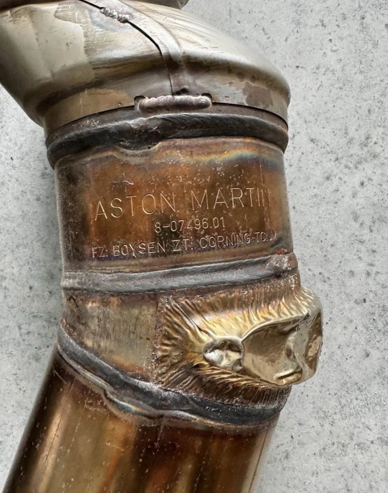 Convertidor catalítico Aston Martin DB12 V12 OEM Foto 3 de 4