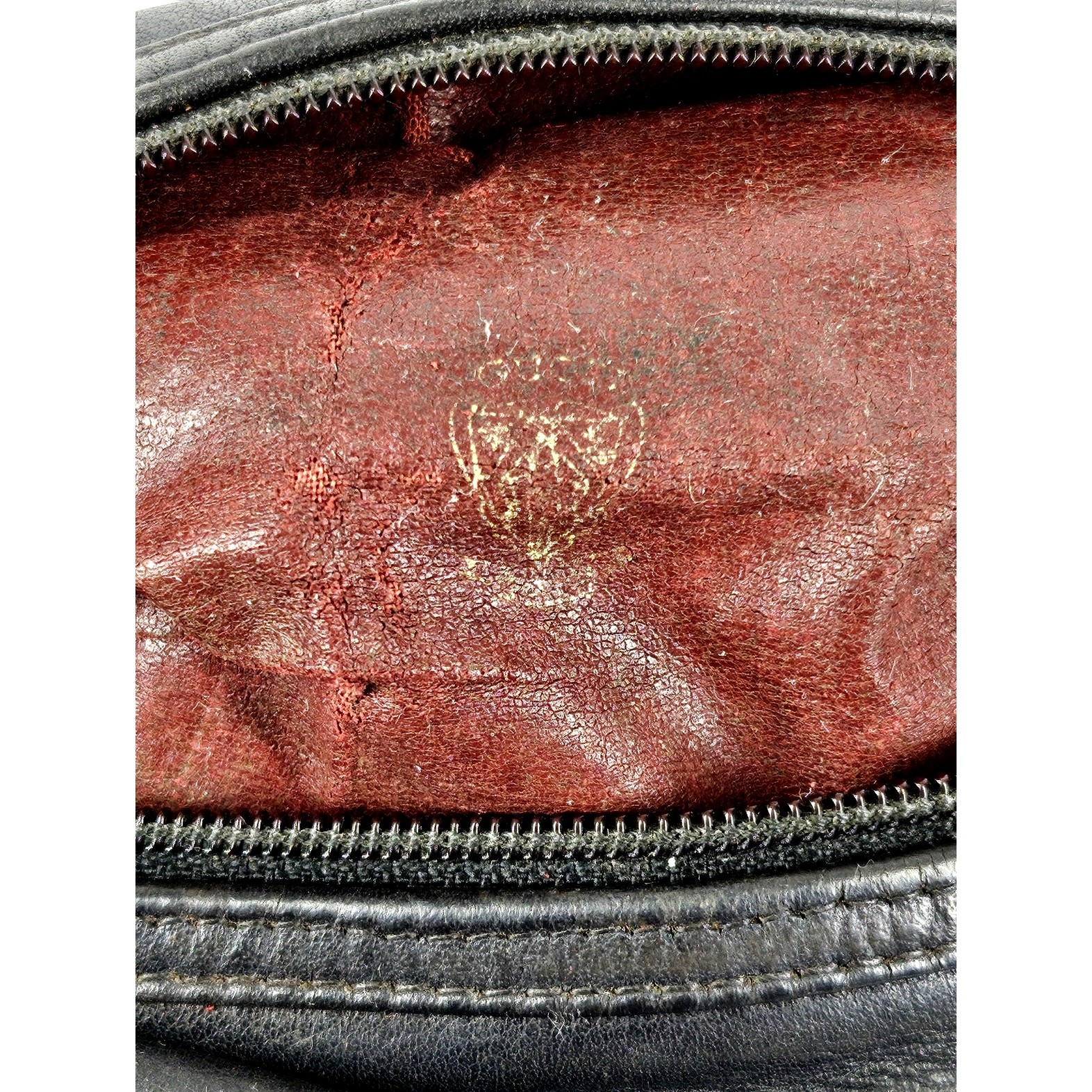 GUCCI VINTAGE BLACK POCHETTE COSMETIC POUCH – MINI HANDBAG – 1970s – RARE DESIGN thumbnail 10