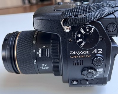 Konica Minolta DiMAGE A2, inkl. Tragegurt, Tasche & Stativ, ohne Akku