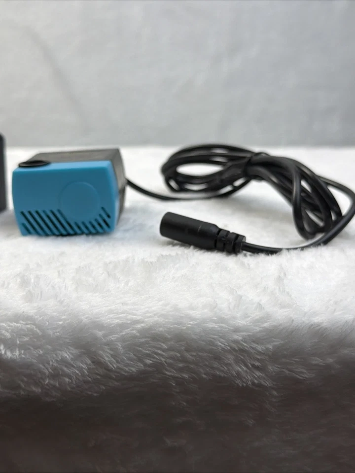 Bomba de repuesto PetSafe, sumergible, funcionamiento silencioso, juego de 2 piezas, negra  Foto 2 de 4