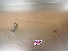 Vitre latérale triporteur